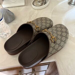 Gucci Women's Beige and Brown Patterned Mules